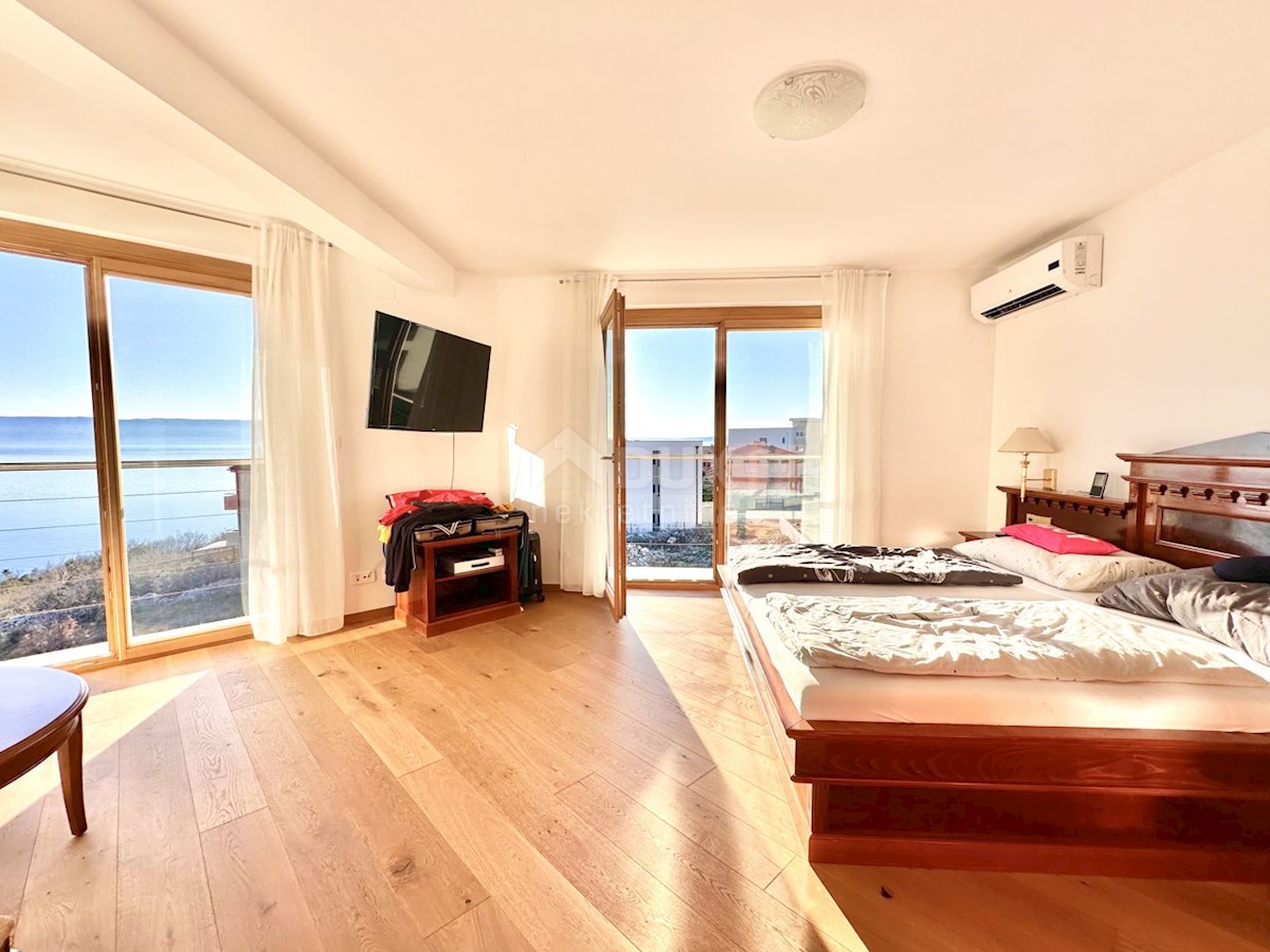 NOVI VINODOLSKI - Speciale villa a 100 metri dal mare!