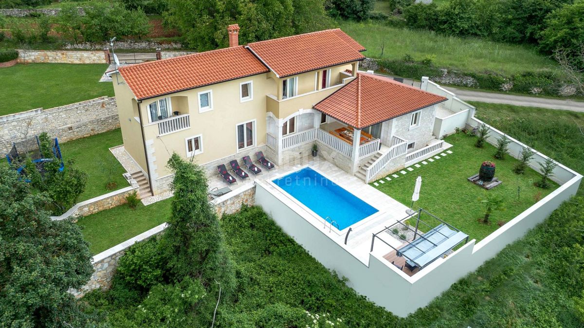 ISTRIA, TINJAN - Confortevole casa con piscina