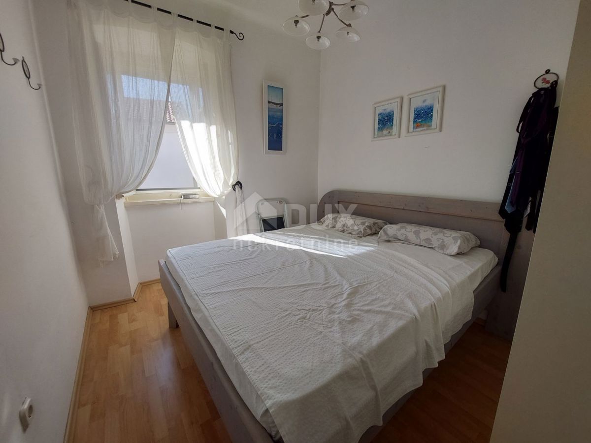 ISOLA DI KRK, OMIŠALJ - Casa autoctona sul mare finemente ristrutturata