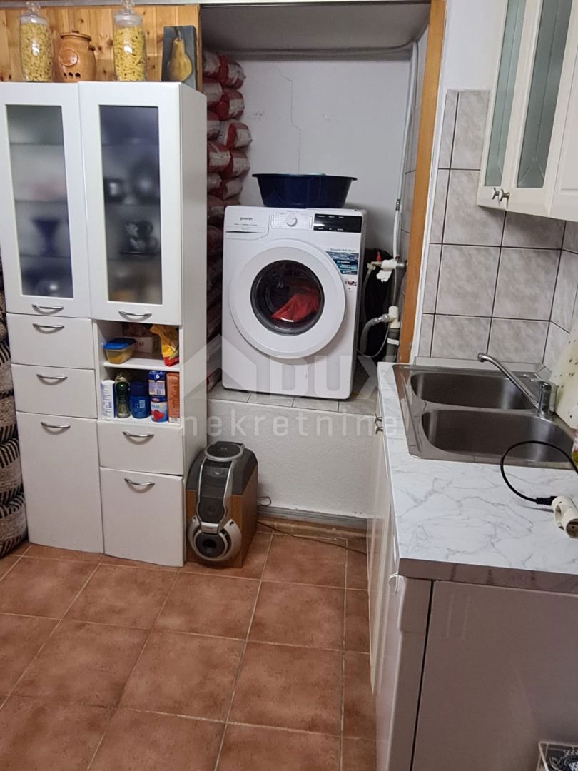ISOLA DI KRK, OMIŠALJ - Casa autoctona sul mare finemente ristrutturata