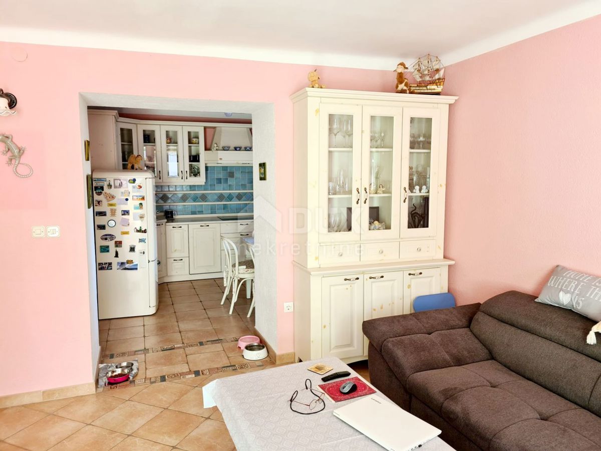 ISOLA DI KRK, OMIŠALJ - Casa autoctona sul mare finemente ristrutturata