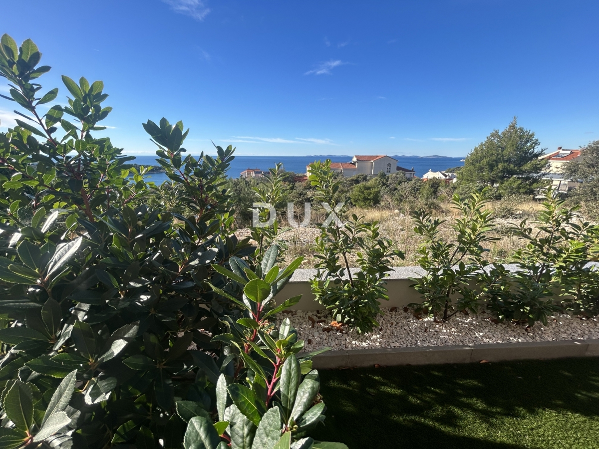 PRIMOŠTEN, DOLAC - Appartamento con due camere da letto al piano terra di un nuovo edificio con giardino e vista mare OCCASIONE!