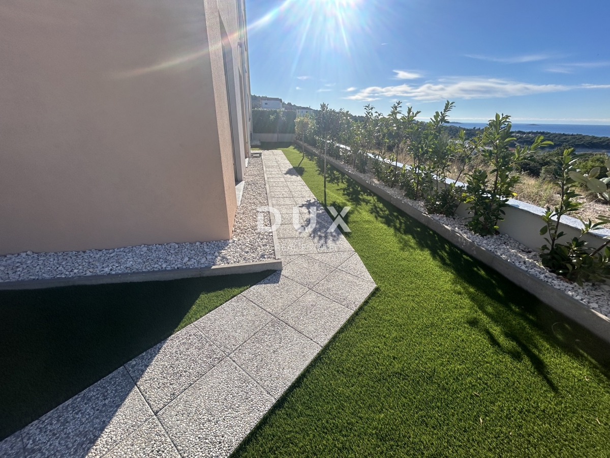 PRIMOŠTEN, DOLAC - Appartamento con due camere da letto al piano terra di un nuovo edificio con giardino e vista mare OCCASIONE!