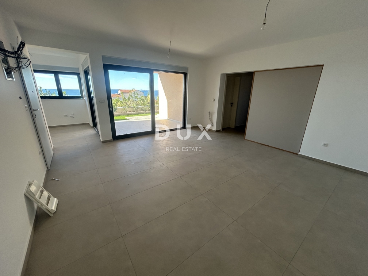 PRIMOŠTEN, DOLAC - Appartamento con due camere da letto al piano terra di un nuovo edificio con giardino e vista mare OCCASIONE!