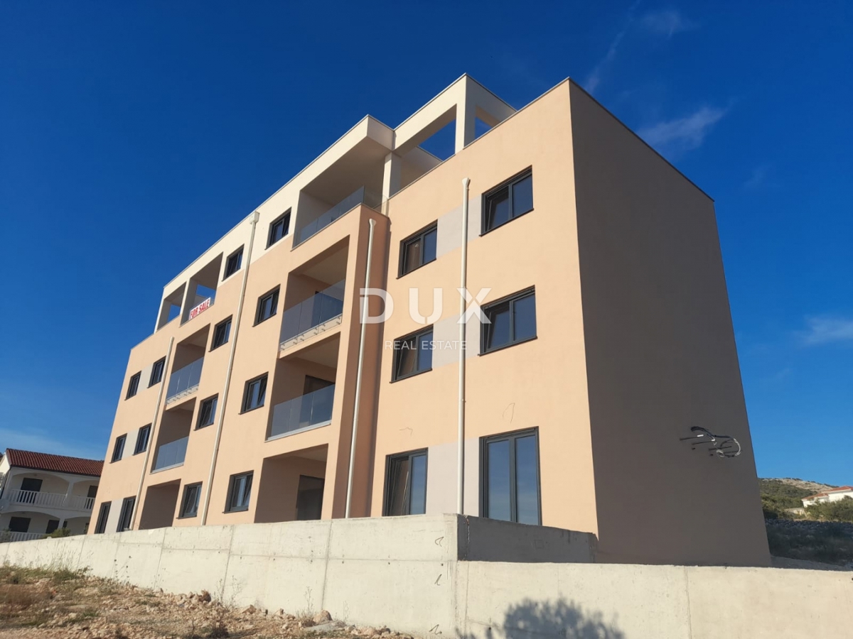 PRIMOŠTEN, DOLAC - Appartamento con due camere da letto al piano terra di un nuovo edificio con giardino e vista mare OCCASIONE!