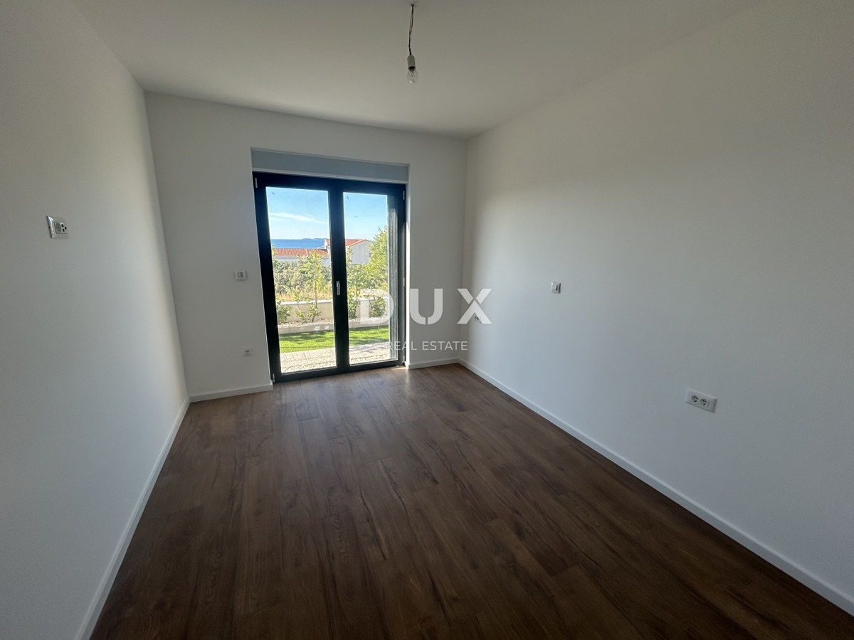 PRIMOŠTEN, DOLAC - Appartamento con due camere da letto al piano terra di un nuovo edificio con giardino e vista mare OCCASIONE!
