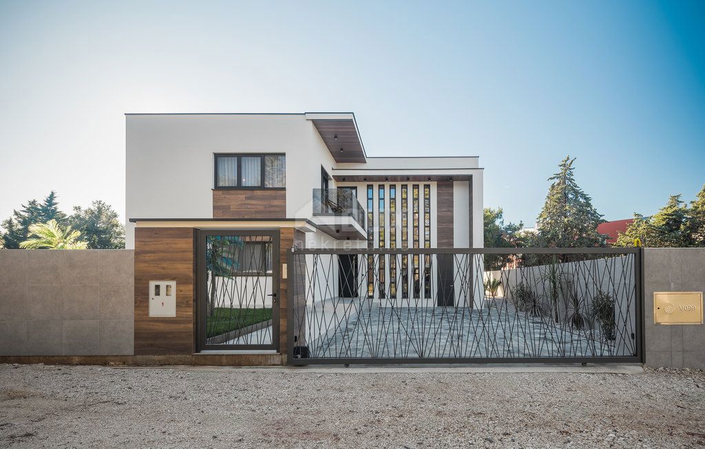 ISTRIA, UMAGO - Stupenda villa dal design eccellente vicino alla spiaggia