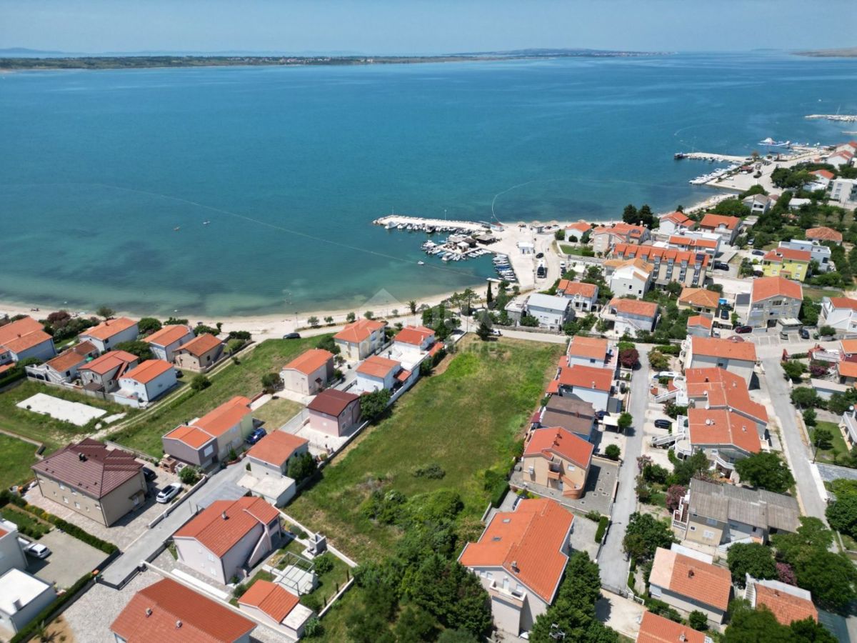 ZADAR, VRSI - Terreno edificabile a 30 metri dal mare