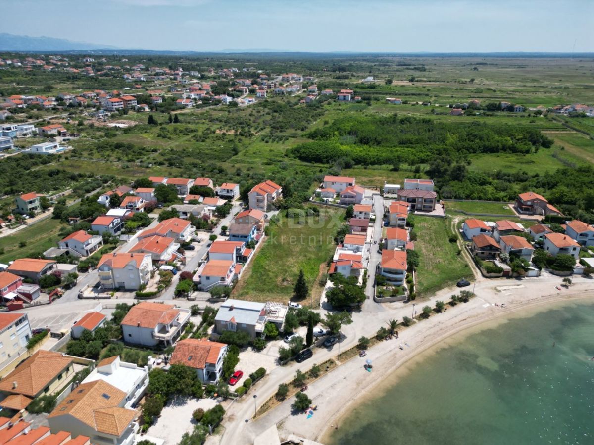 ZADAR, VRSI - Terreno edificabile a 30 metri dal mare