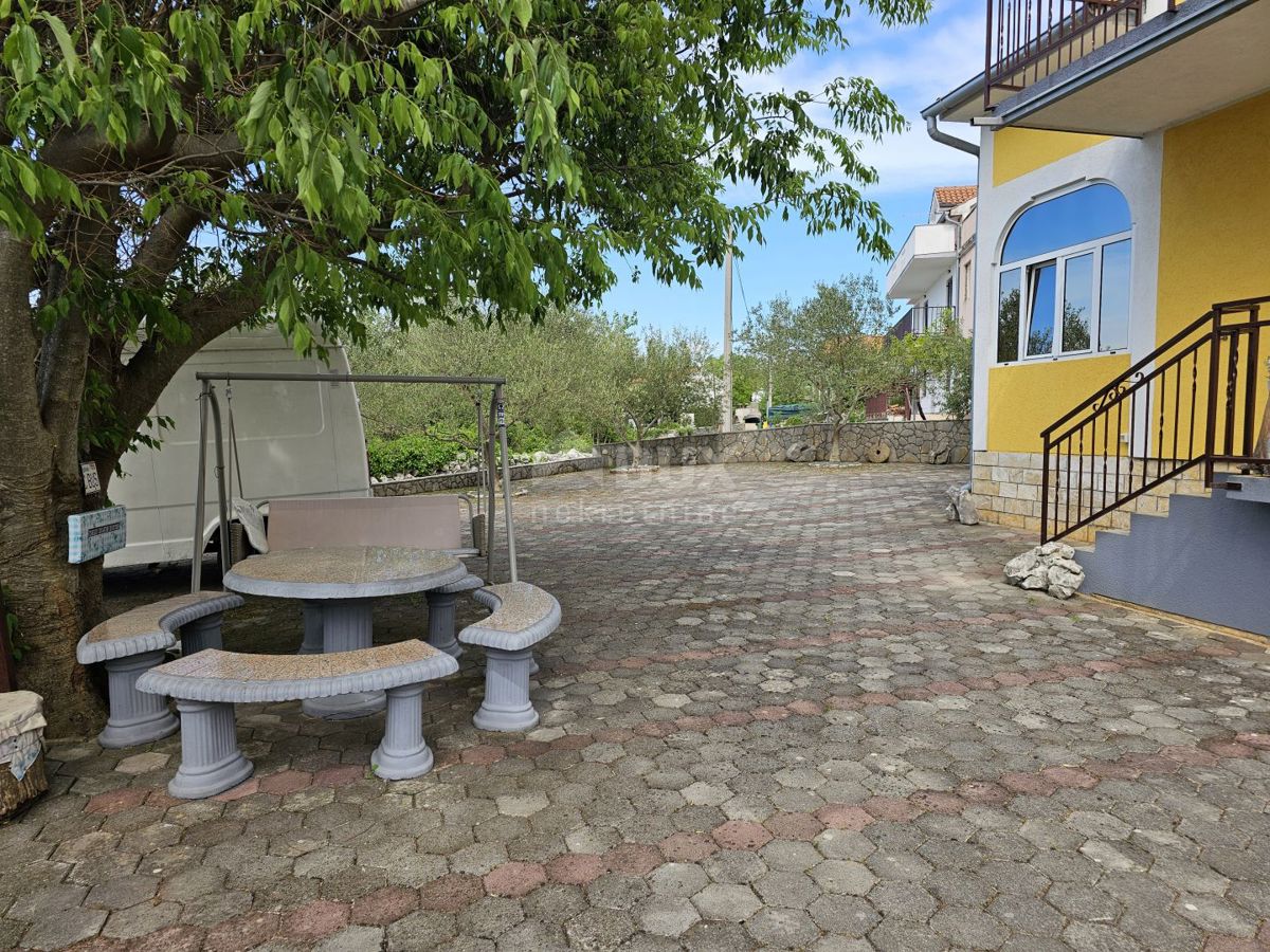 ISOLA DI KRK, MALINSKA (dintorni) - Casa con 4 appartamenti e giardino paesaggistico