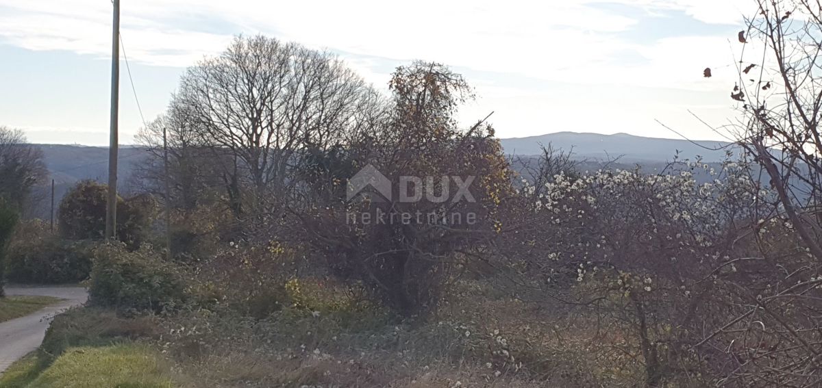 ISTRIA, BARBAN - Terreno con concessione edilizia valida per la realizzazione di 4 villette con piscine, utenze pagate