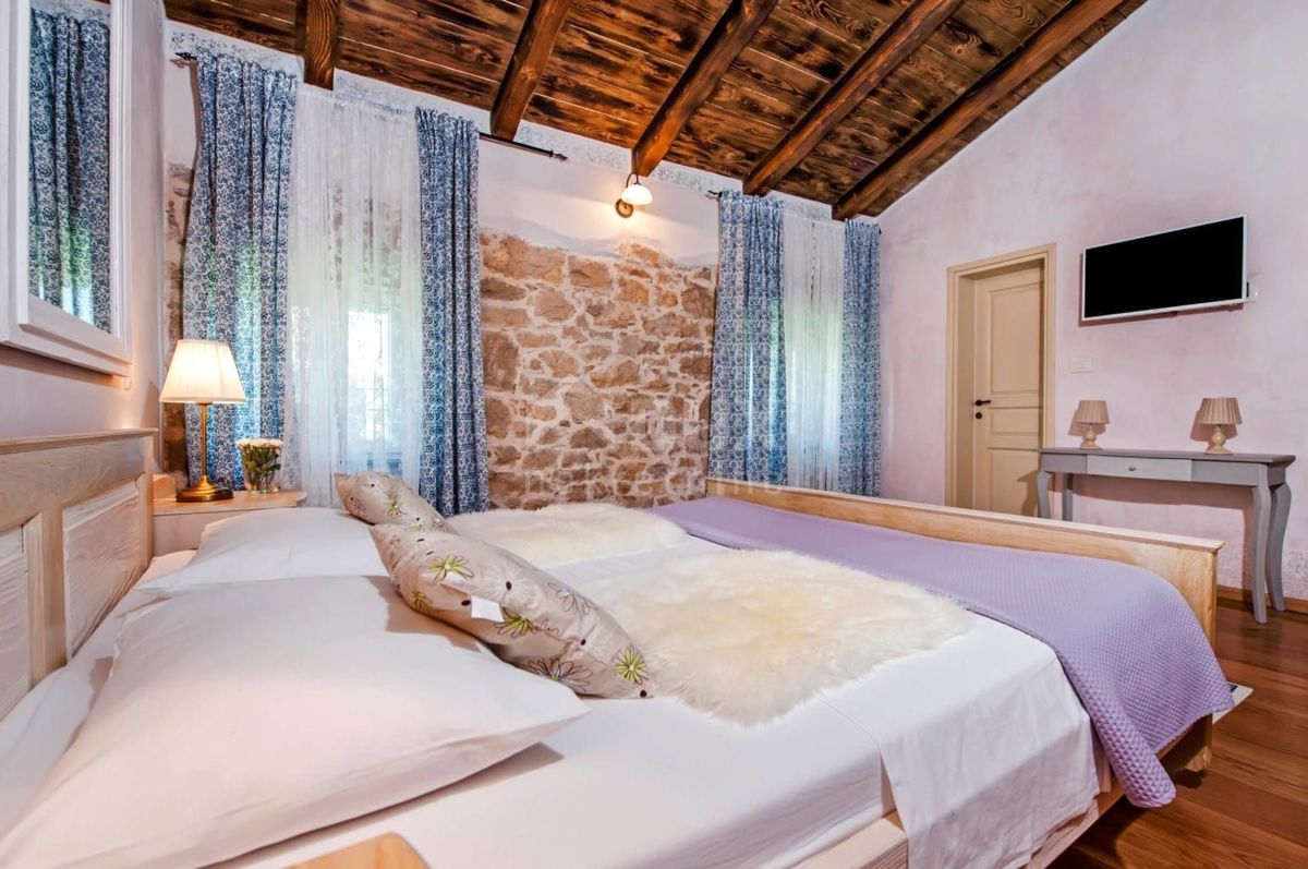 ISTRIA, KRŠAN - Villa rustica su bella proprietà