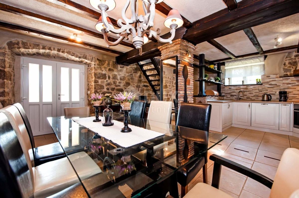 ISTRIA, KRŠAN - Villa rustica su bella proprietà