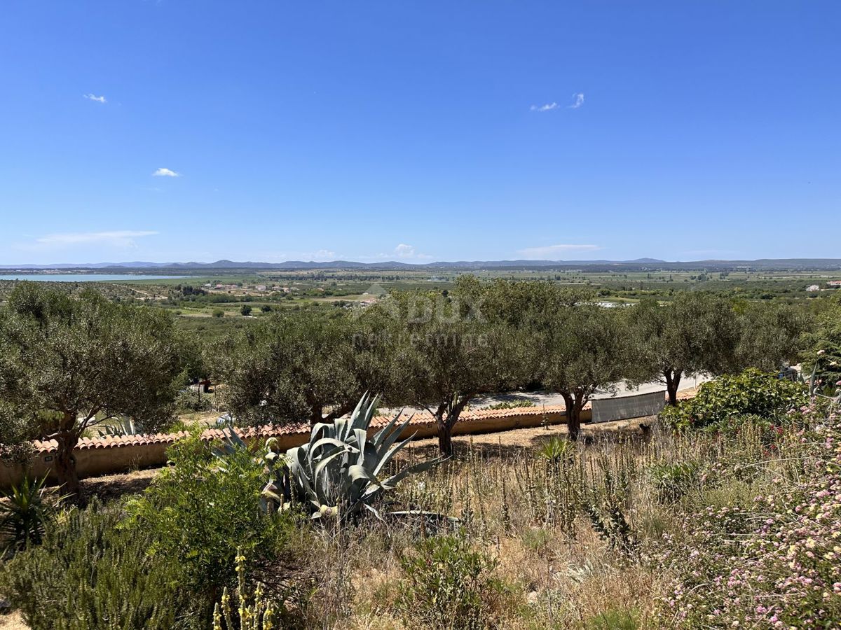 CORVO, PAKOŠTANE - OCCASIONE! Una casa in pietra unica con una vista spettacolare