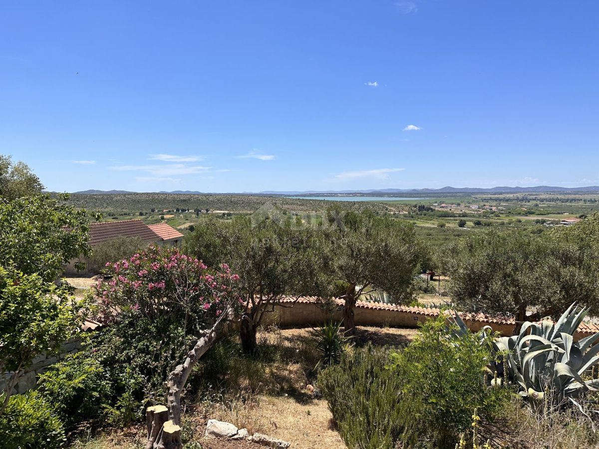 CORVO, PAKOŠTANE - OCCASIONE! Una casa in pietra unica con una vista spettacolare