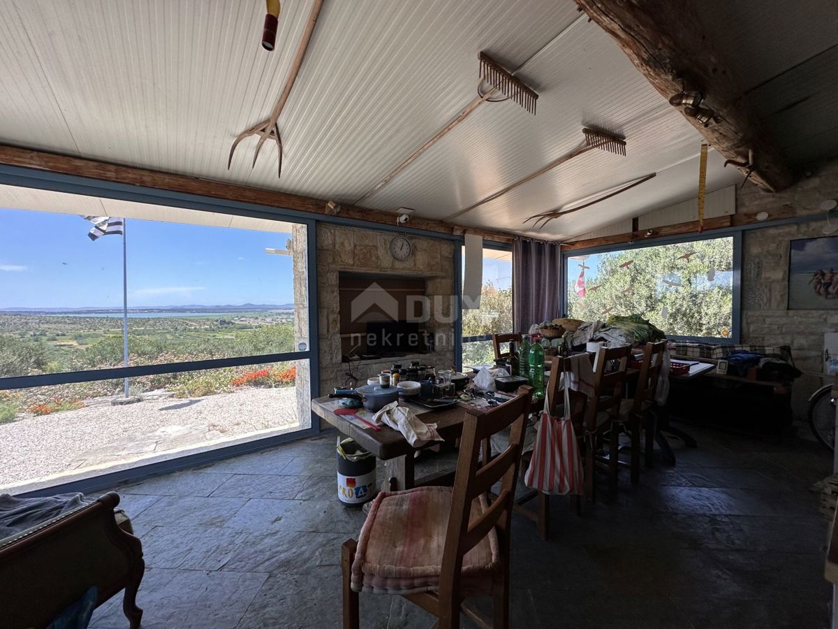 CORVO, PAKOŠTANE - OCCASIONE! Una casa in pietra unica con una vista spettacolare