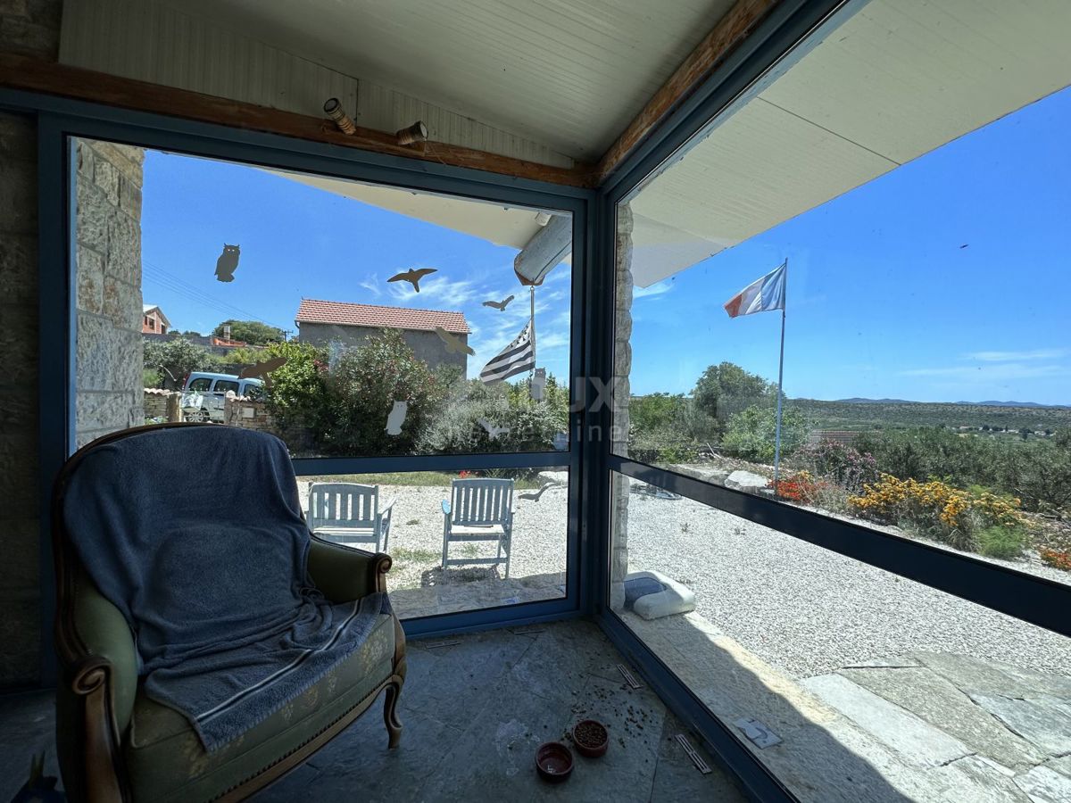 CORVO, PAKOŠTANE - OCCASIONE! Una casa in pietra unica con una vista spettacolare