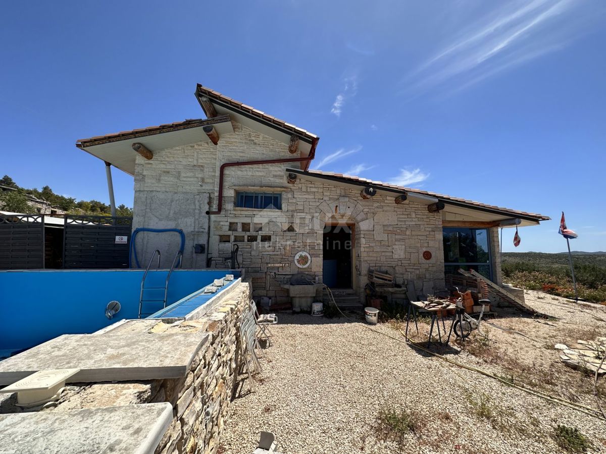 CORVO, PAKOŠTANE - OCCASIONE! Una casa in pietra unica con una vista spettacolare