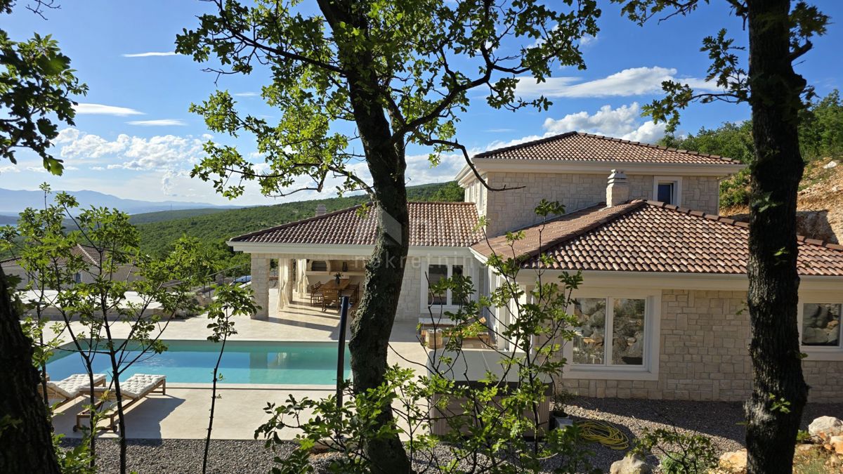 CRIKVENICA, JADRANOVO - Lussuosa villa in pietra con piscina riscaldata 