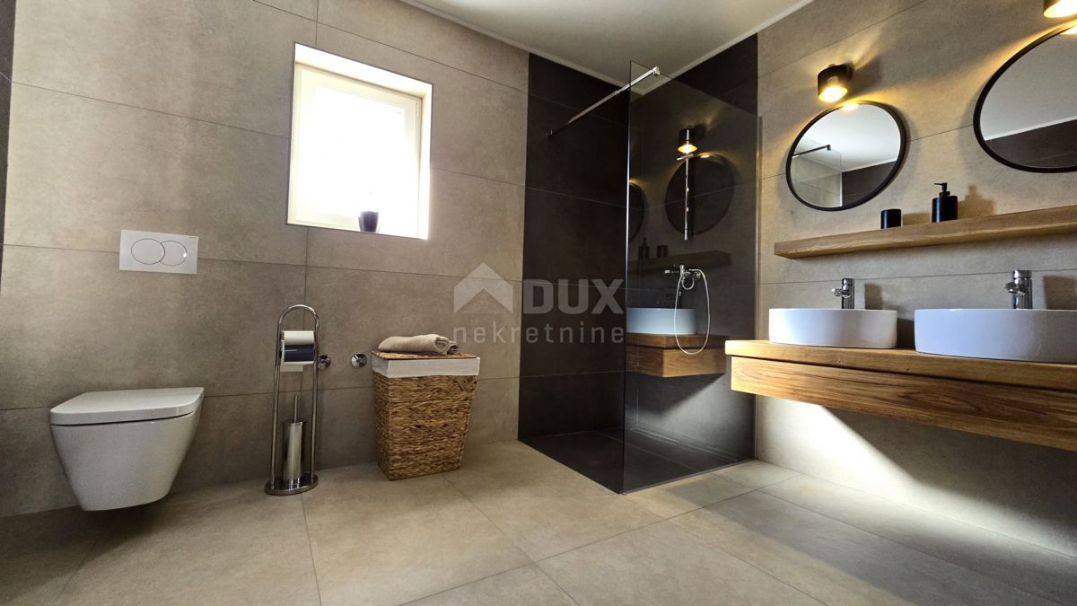 CRIKVENICA, JADRANOVO - Lussuosa villa in pietra con piscina riscaldata 