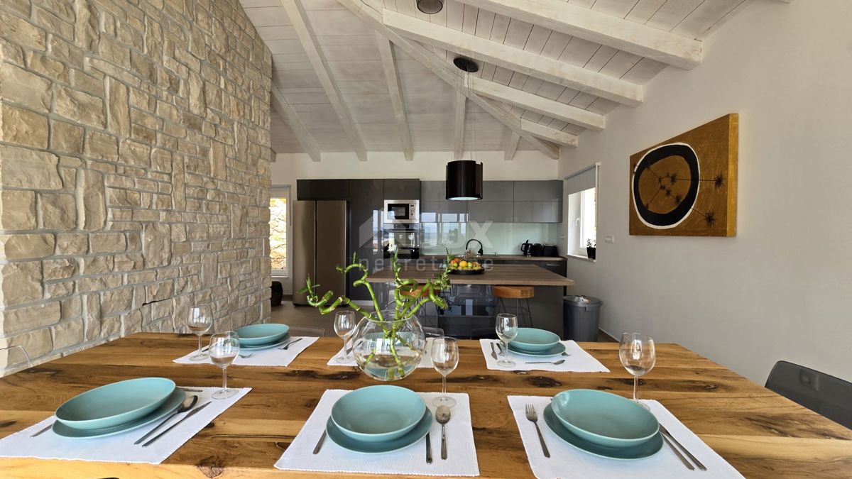 CRIKVENICA, JADRANOVO - Lussuosa villa in pietra con piscina riscaldata 