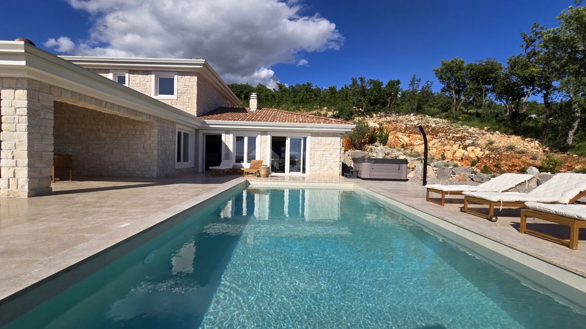 CRIKVENICA, JADRANOVO - Lussuosa villa in pietra con piscina riscaldata 