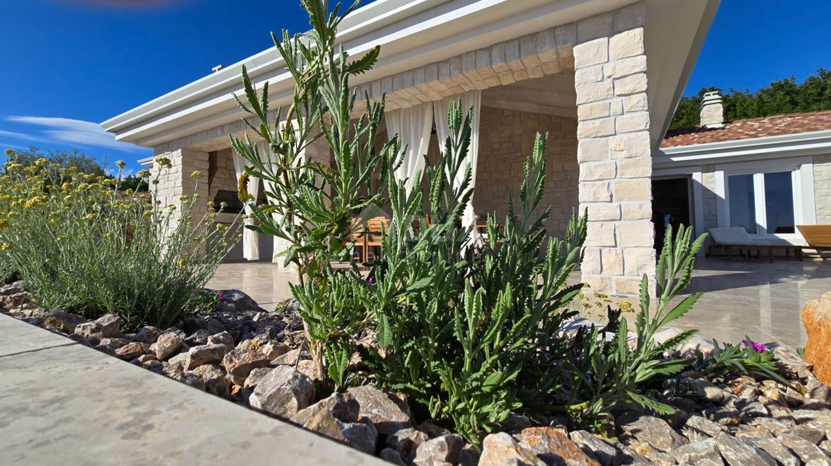 CRIKVENICA, JADRANOVO - Lussuosa villa in pietra con piscina riscaldata 