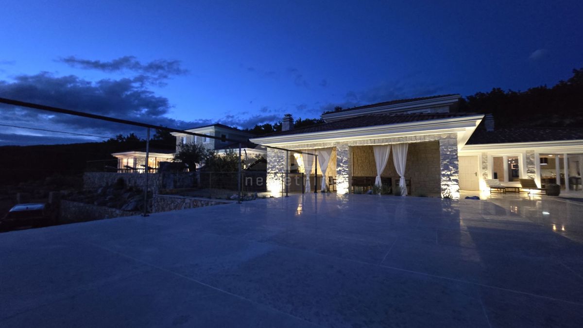 CRIKVENICA, JADRANOVO - Lussuosa villa in pietra con piscina riscaldata 