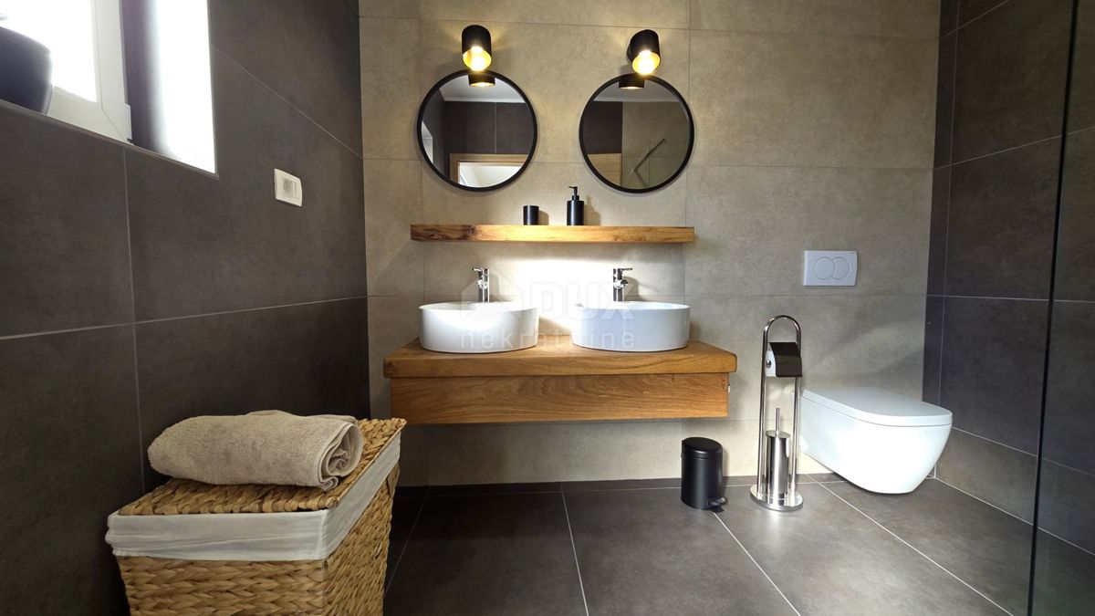 CRIKVENICA, JADRANOVO - Lussuosa villa in pietra con piscina riscaldata 