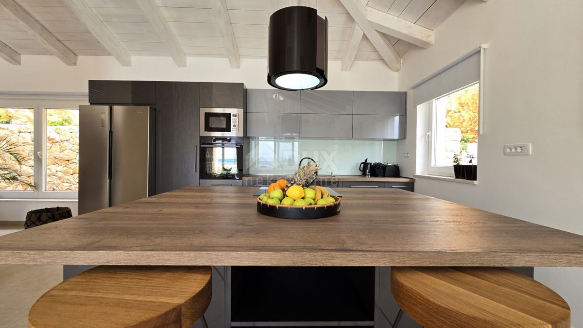 CRIKVENICA, JADRANOVO - Lussuosa villa in pietra con piscina riscaldata 