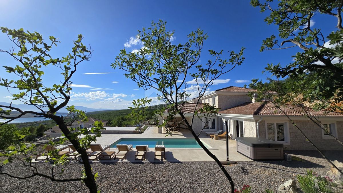 CRIKVENICA, JADRANOVO - Lussuosa villa in pietra con piscina riscaldata 