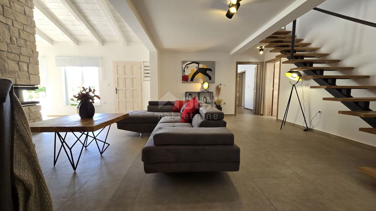 CRIKVENICA, JADRANOVO - Lussuosa villa in pietra con piscina riscaldata 