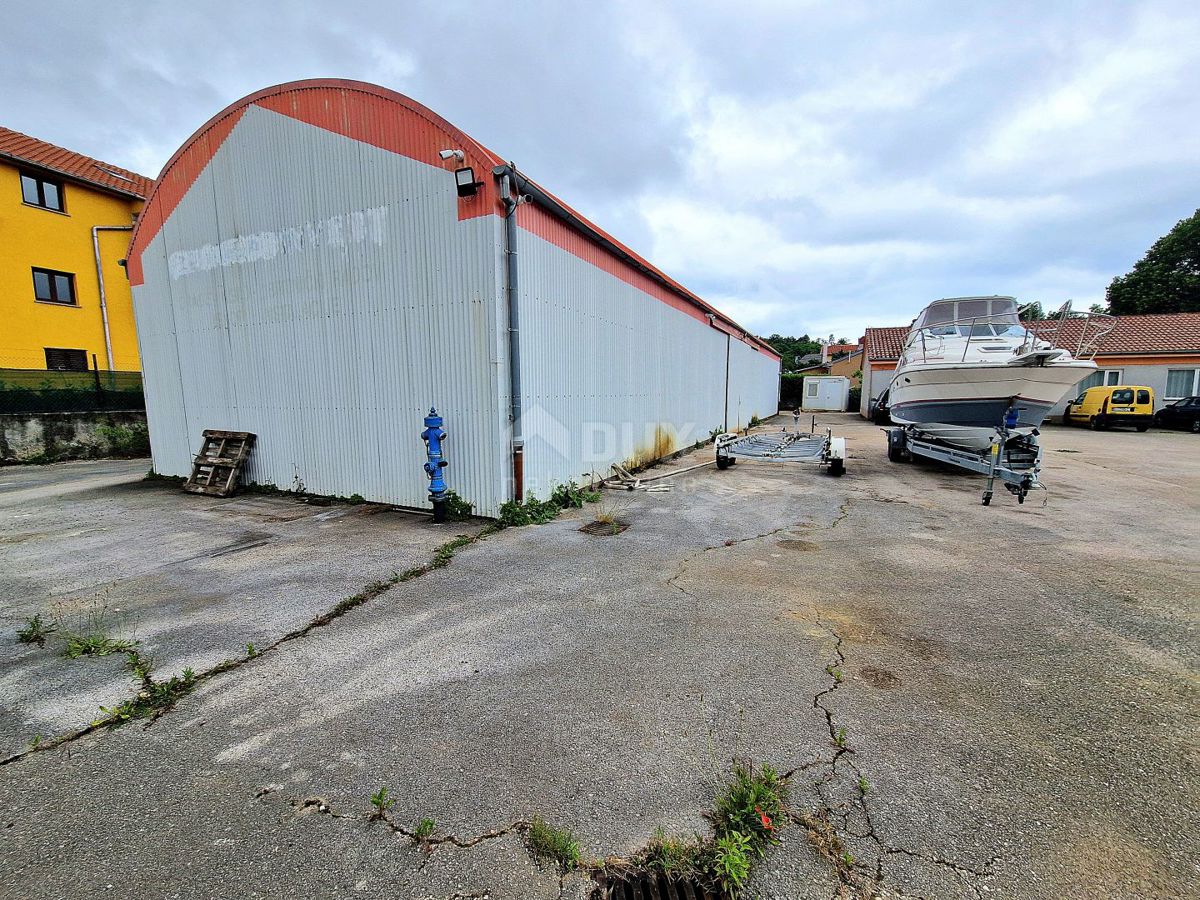 KASTAV - ingresso e spazio ufficio su un terreno di 3000 m2