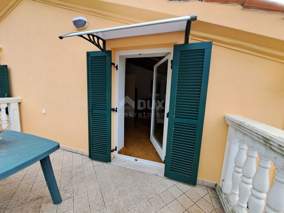 OPATIJA, VOLOSKO - appartamento di 60 m2, seconda fila al mare con terrazza e vista