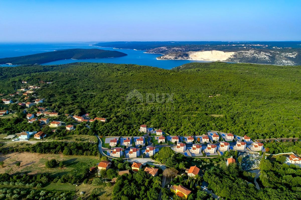 ISTRIA, RABAC - Terreno con permesso e vista mare