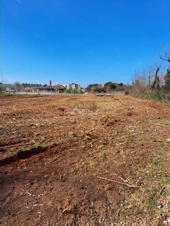 ISTRIA, UMAGO - Terreno a destinazione mista a 500 metri dal mare