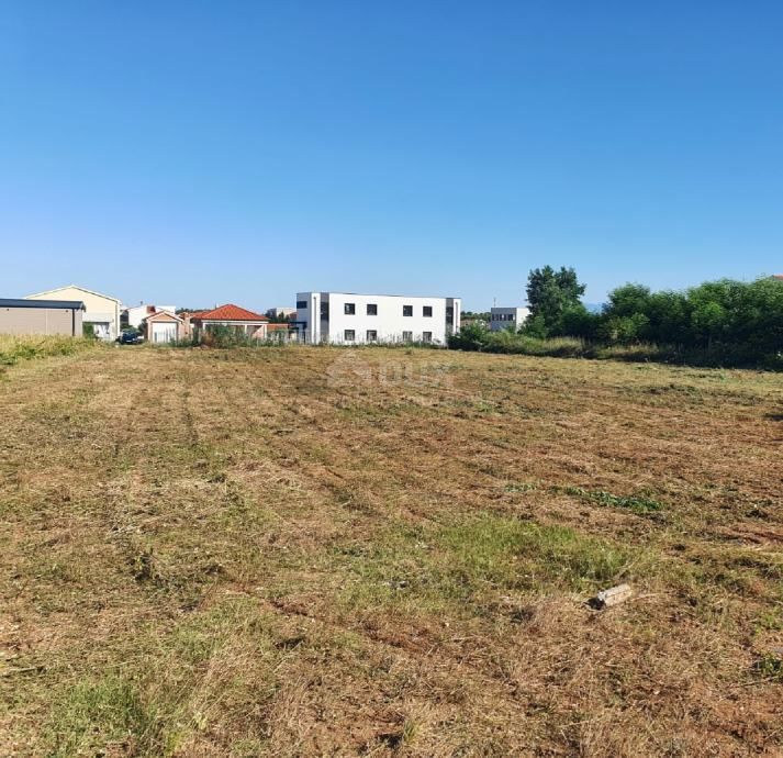 ZADAR, VRSI - Terreno edificabile ideale per appartamenti