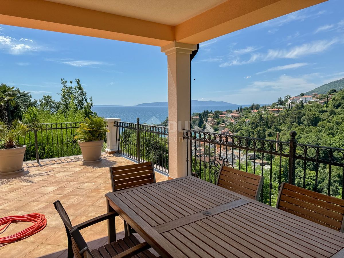 OPATIJA, IČIĆI – un piano unico in una casa mediterranea di nuova costruzione con una bellissima vista sul mare