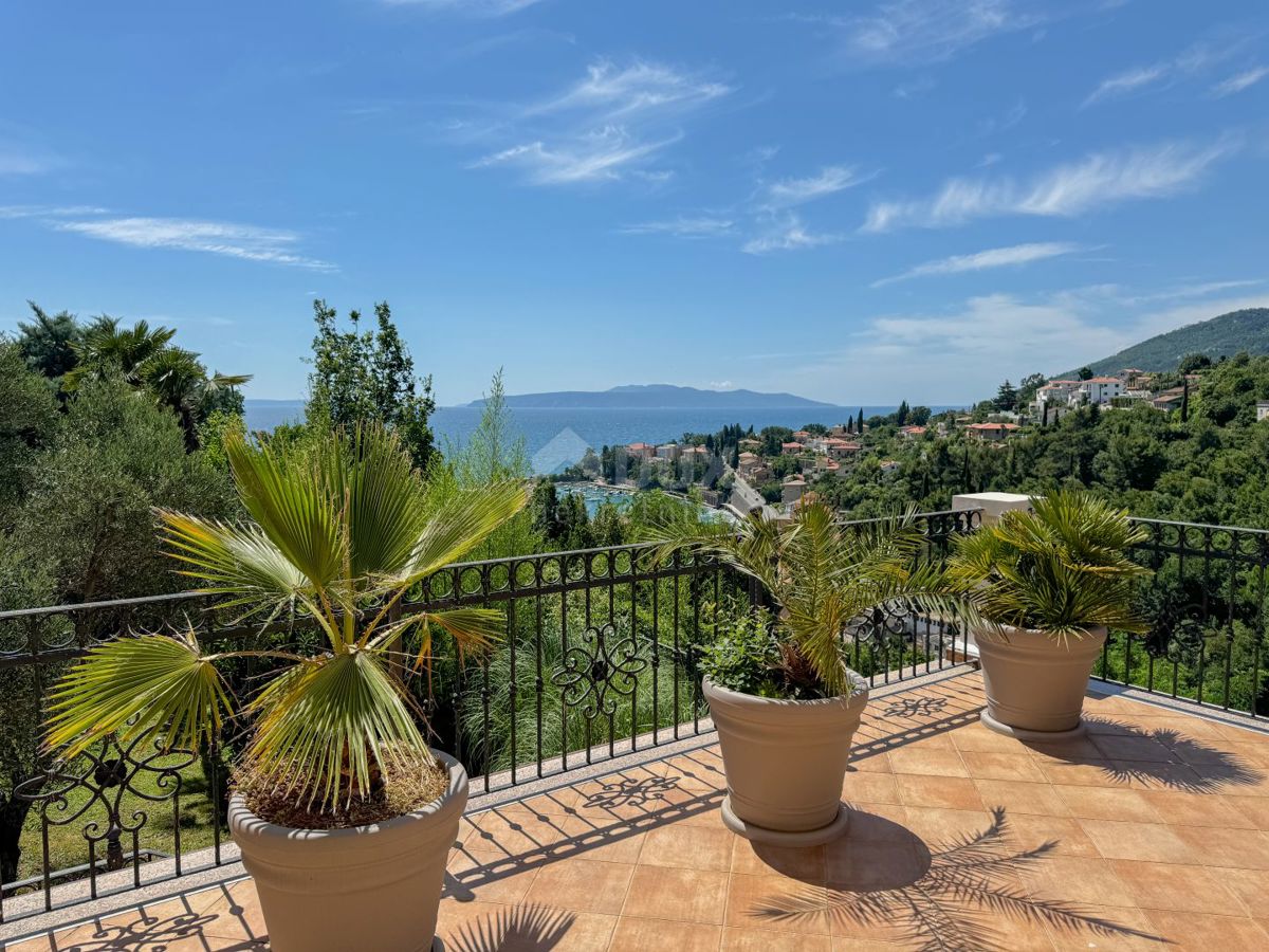 OPATIJA, IČIĆI – un piano unico in una casa mediterranea di nuova costruzione con una bellissima vista sul mare