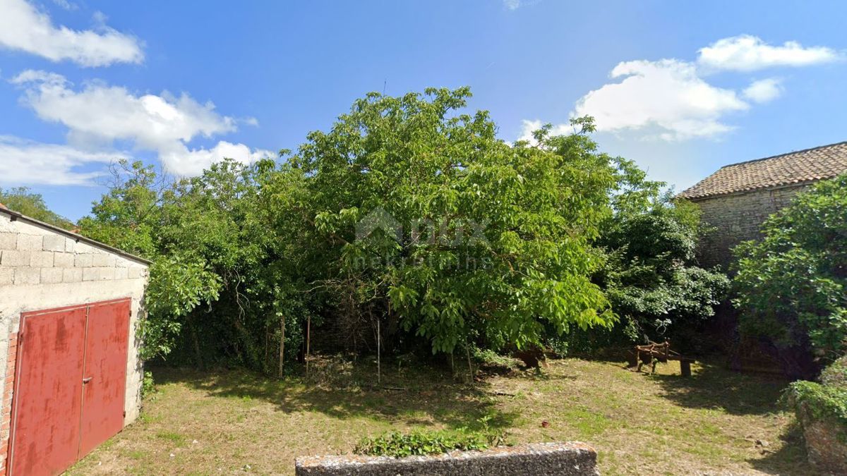 ISTRIA, MARČANA - Casa in pietra a schiera con giardino privato