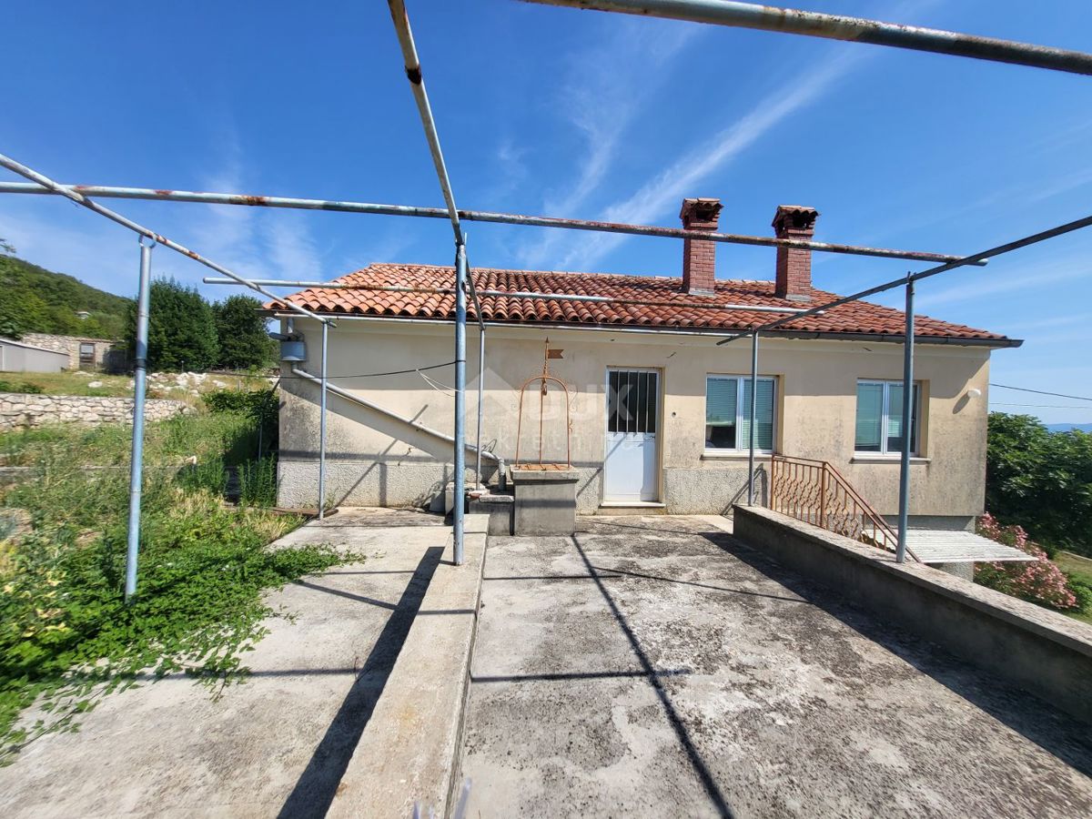 ISTRIA, LABIN - Casa indipendente da adattare con vista mare