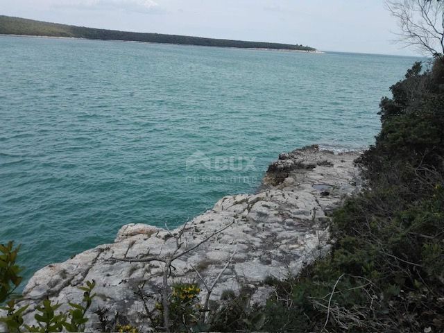 ISTRIA, RAKALJ - Atterrare sulla schiuma del mare 