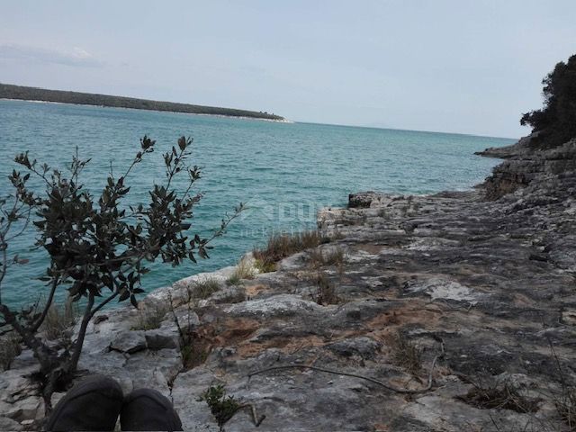 ISTRIA, RAKALJ - Atterrare sulla schiuma del mare 