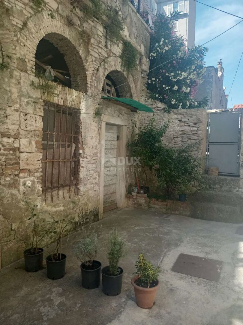 ISTRIA, PULA - Appartamento con 4 camere da letto nel centro di Pola, 105 m2