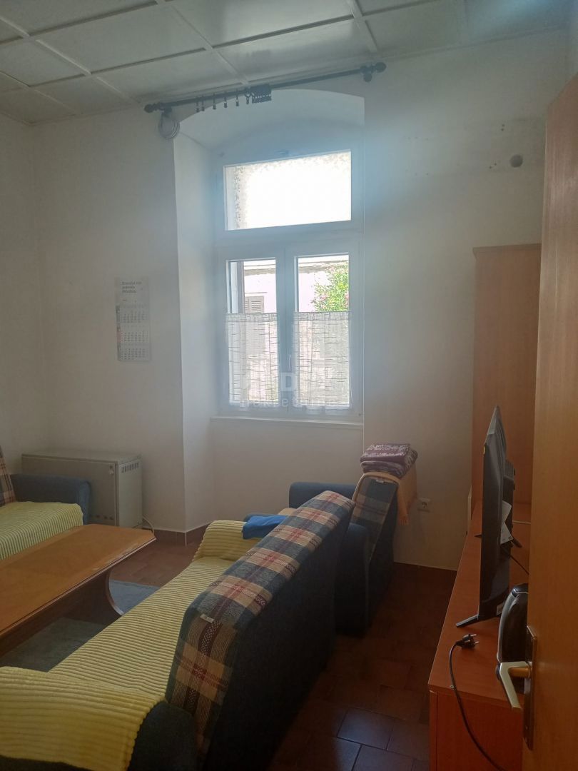 ISTRIA, PULA - Appartamento con 4 camere da letto nel centro di Pola, 105 m2