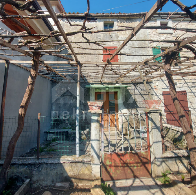 ISTRIA, LABIN - Casa a schiera da adattare con giardino di 1,1 ha