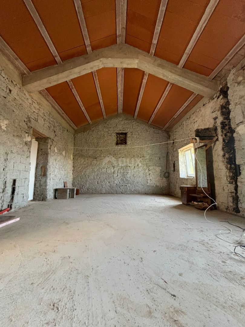 ISTRIA, SVETVINČENAT - Casa istriana parzialmente ristrutturata con progetto principale!