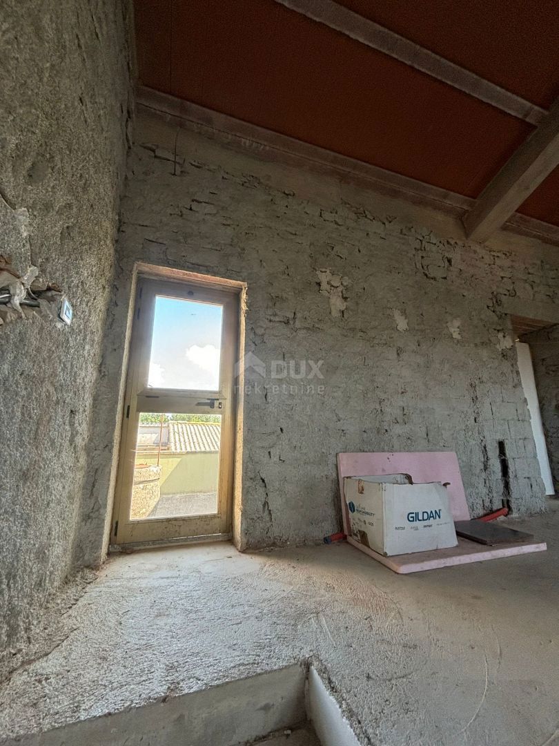 ISTRIA, SVETVINČENAT - Casa istriana parzialmente ristrutturata con progetto principale!