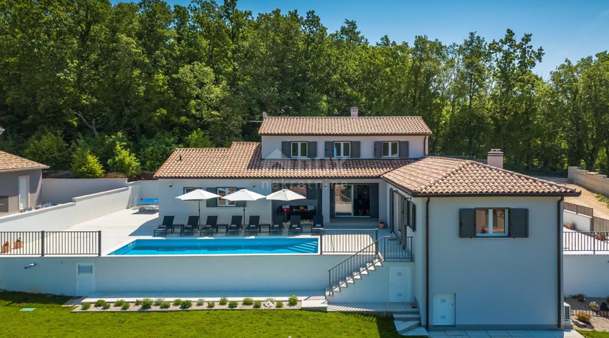 ISTRIA, LABIN - Villa con piscina vicino alla città