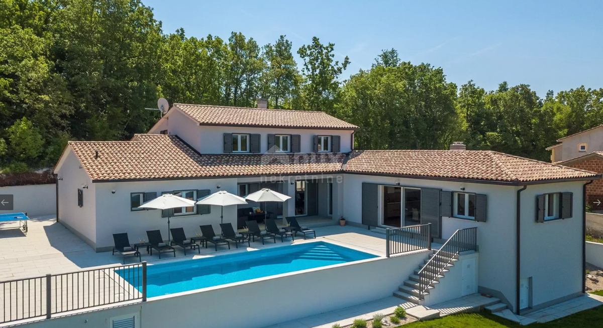 ISTRIA, LABIN - Villa con piscina vicino alla città